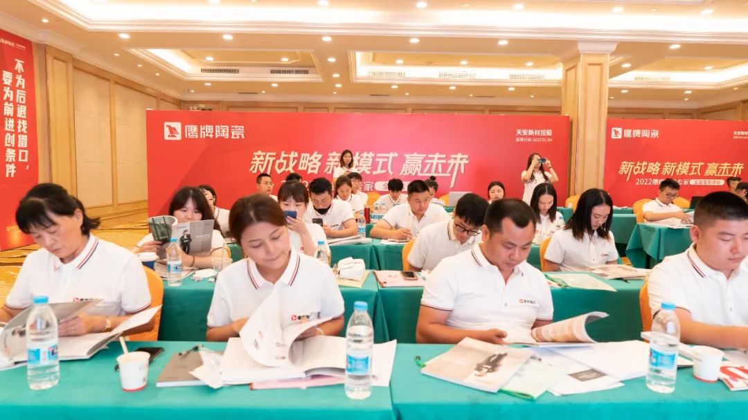參觀學(xué)習(xí)，加速轉(zhuǎn)變｜鷹牌墻地專家全國(guó)店長(zhǎng)培訓(xùn)進(jìn)行中！(圖14)