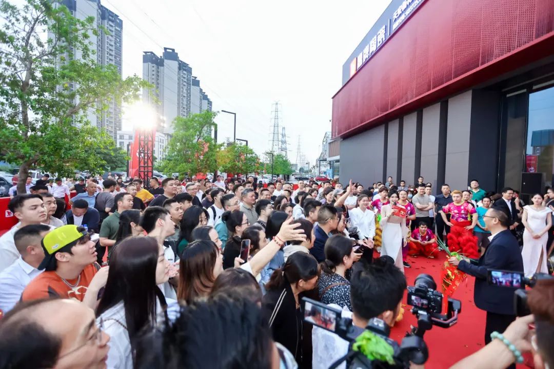 新鷹牌 創(chuàng)未來(lái)｜鷹牌新總部展廳盛大揭幕&中國(guó)瓷IP新品隆重上市！(圖2)