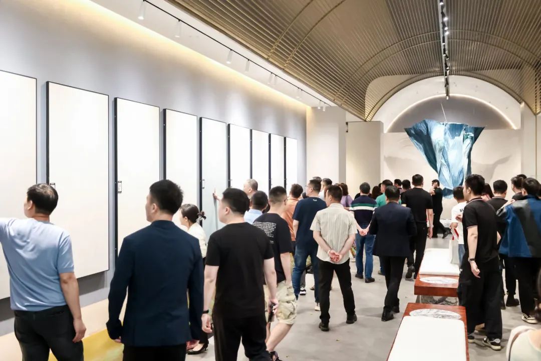 新鷹牌 創(chuàng)未來(lái)｜鷹牌新總部展廳盛大揭幕&中國(guó)瓷IP新品隆重上市！(圖10)