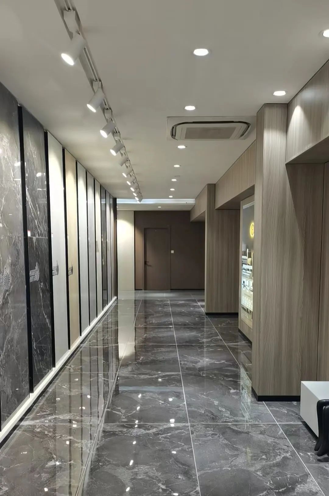 鷹牌50周年 門店風采｜高碑店鷹牌陶瓷：締造品質(zhì)家居新典范(圖13)