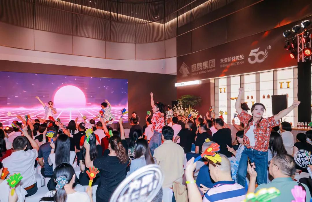 "芳華五十、筑夢(mèng)百年" ——鷹牌集團(tuán)五十周年青春音樂會(huì)圓滿舉行！(圖15)