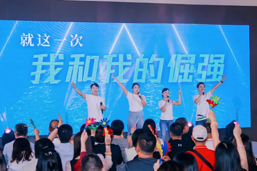 "芳華五十、筑夢(mèng)百年" ——鷹牌集團(tuán)五十周年青春音樂會(huì)圓滿舉行！(圖22)