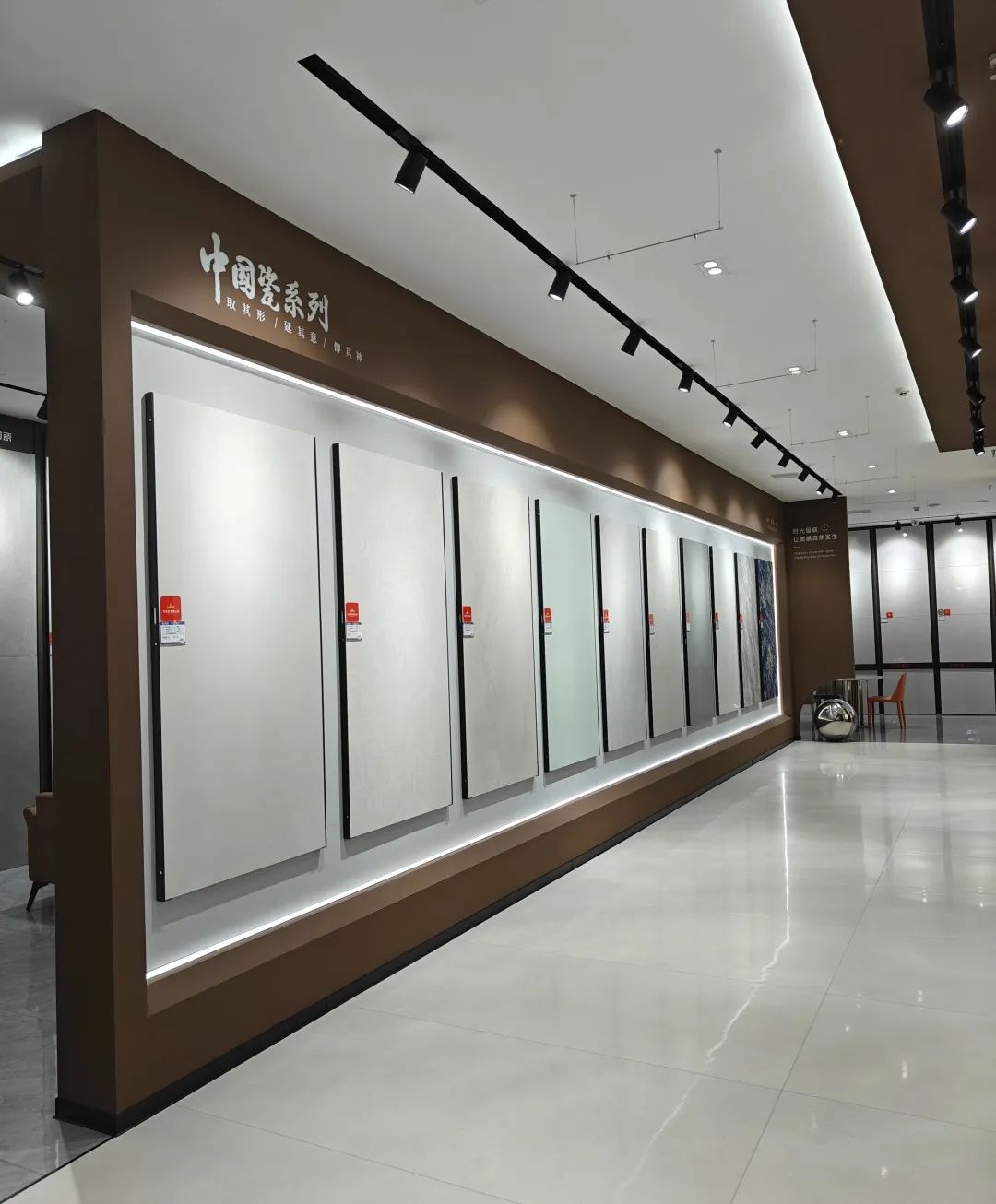 鷹牌50周年 門店風采｜河南駐馬店鷹牌旗艦店，讓雅致成為生活的底色(圖7)