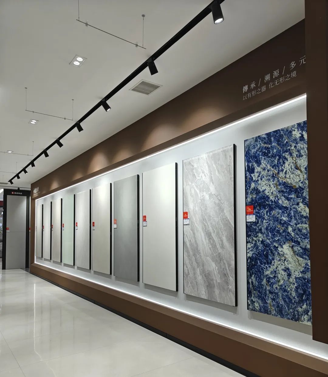鷹牌50周年 門店風采｜河南駐馬店鷹牌旗艦店，讓雅致成為生活的底色(圖18)