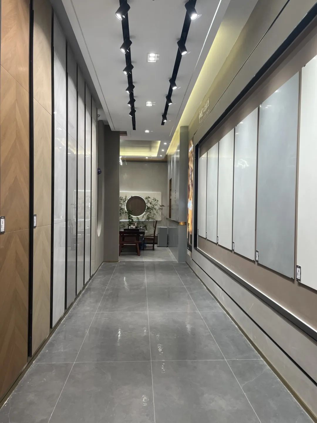 鷹牌50周年 門店風(fēng)采｜貴州都勻鷹牌旗艦店，以極簡之美，引領(lǐng)空間美學(xué)新風(fēng)尚(圖9)